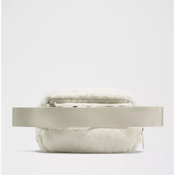 NWT Lululemon Everywhere Belt Bag Fur Natural Ivory Fanny Pack Purse - Picture 2 of 5